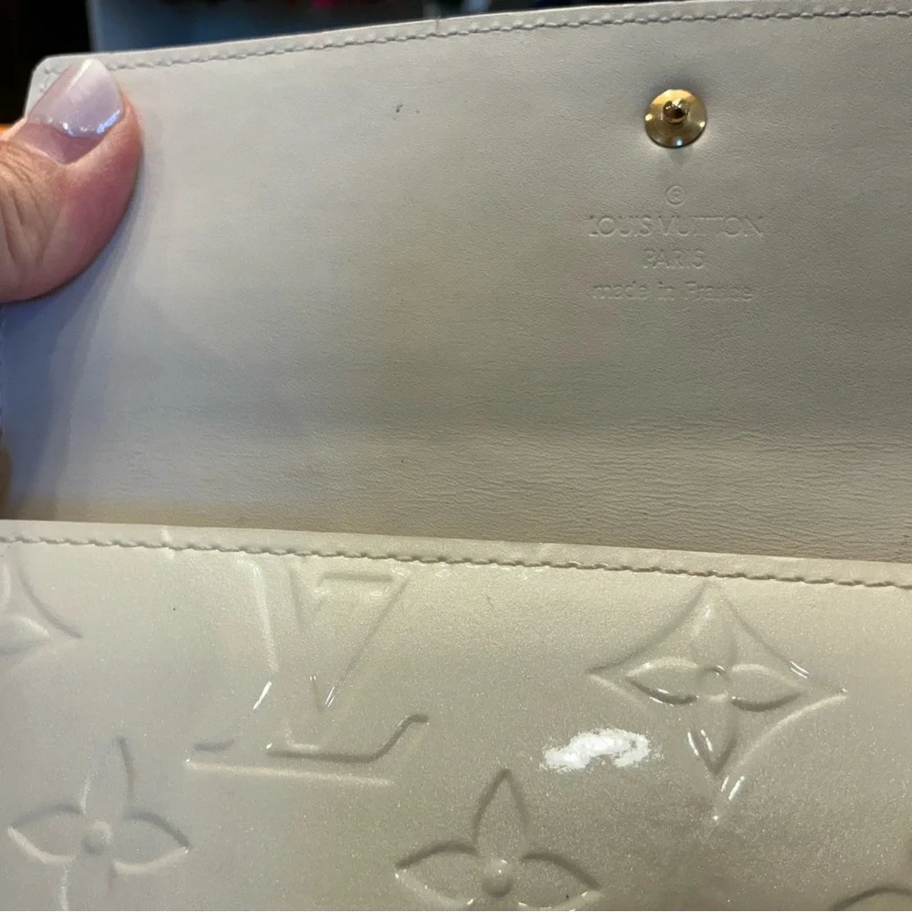 Louis Vuitton Ivory Sarah Vernis Wallet - Picture 10 of 11